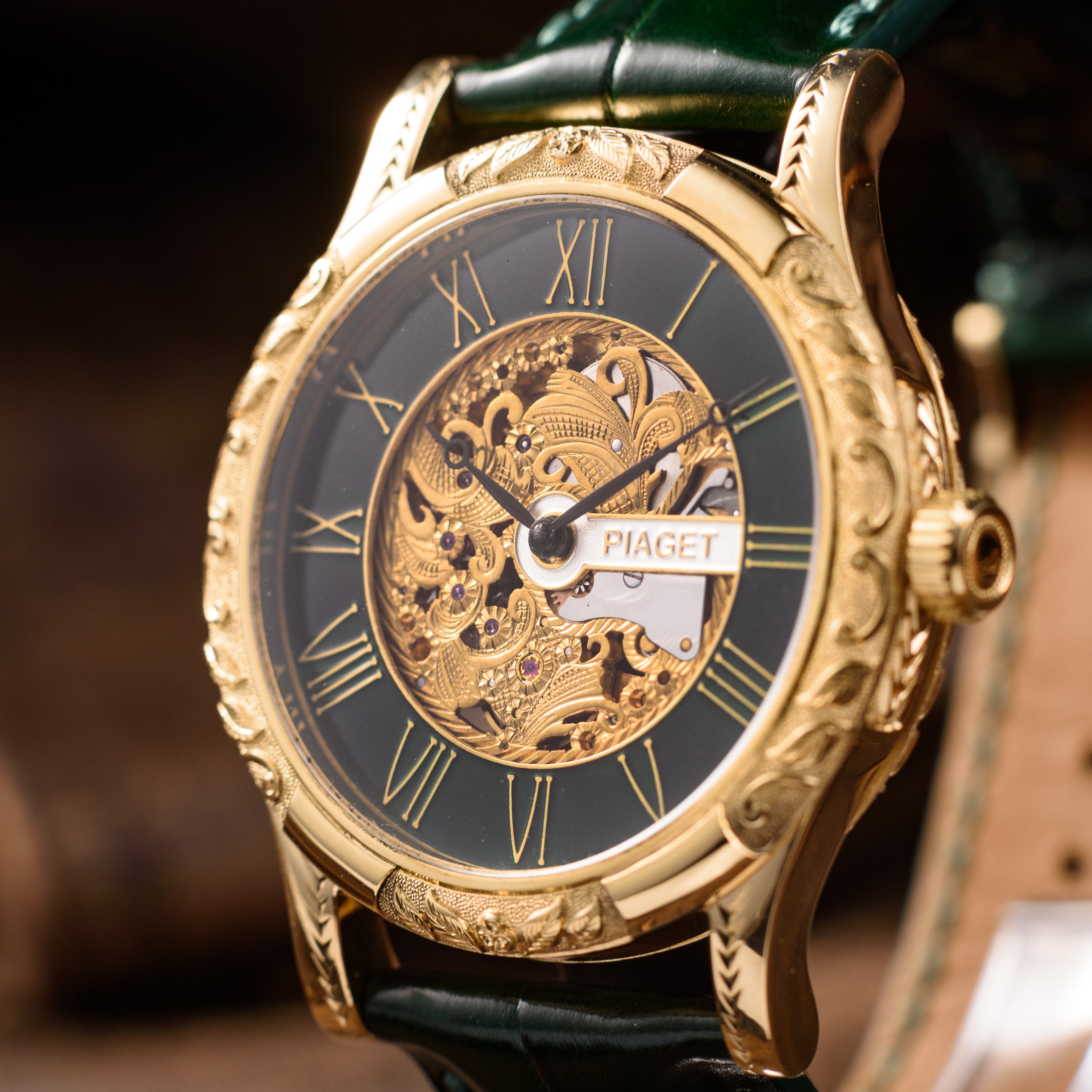 Mole. Gold Piaget Watch. Green Passion. Movement 1957s