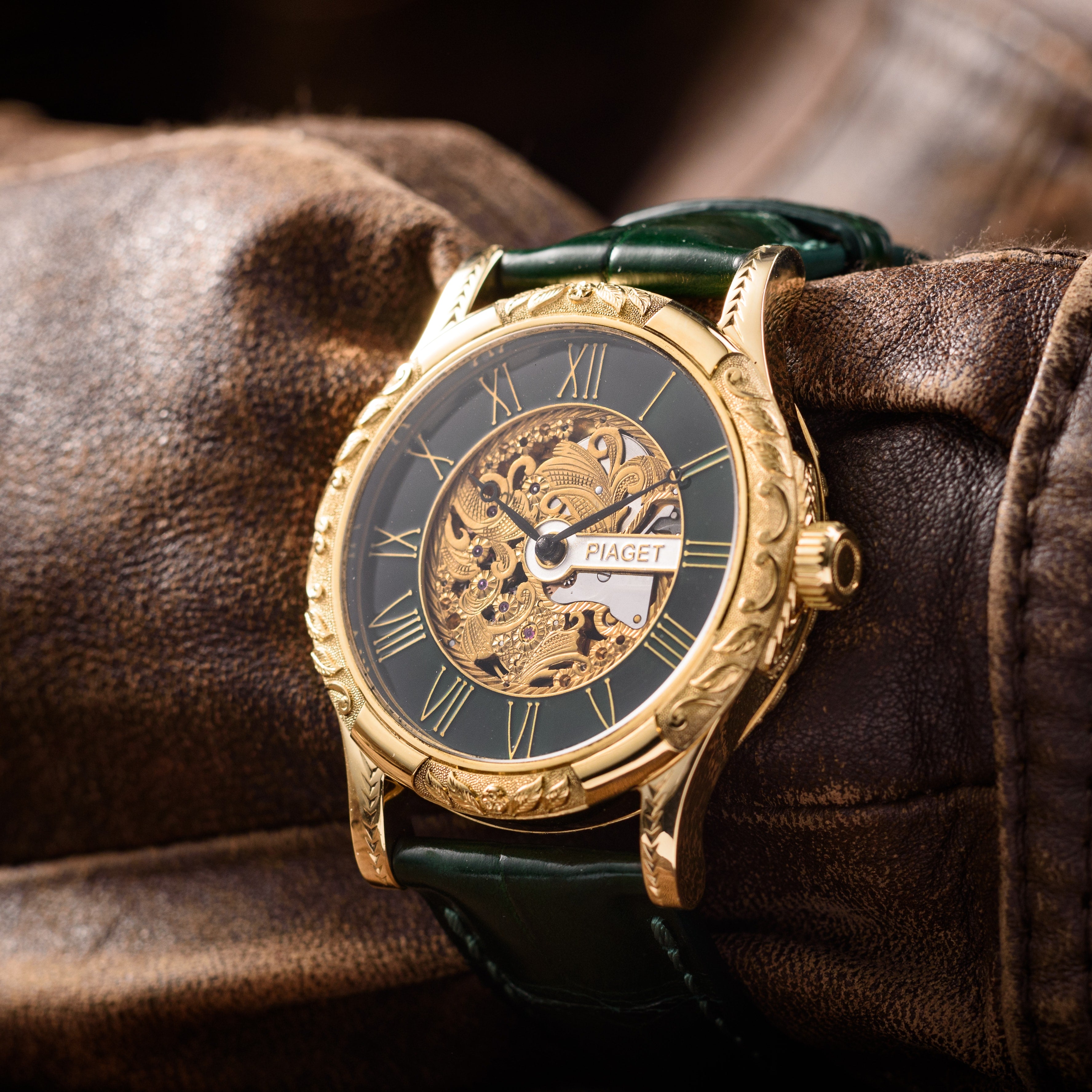 Mole. Gold Piaget Watch. Green Passion. Movement 1957s